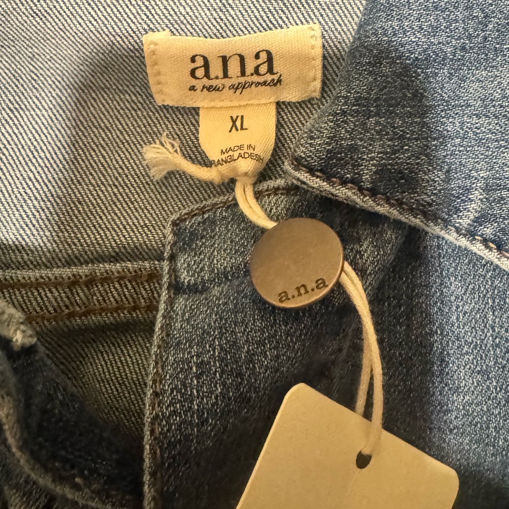 NWT a.n.a Women's Classic Blue Jean Jacket Size XL - Picture 7 of 7